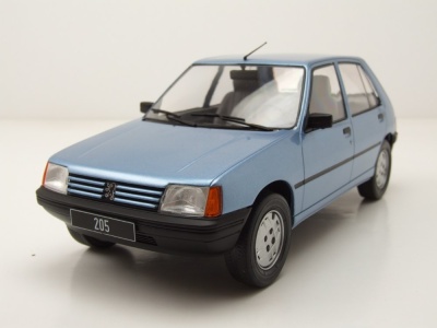 Peugeot 205 1984 hellblau Modellauto 1:18 MCG
