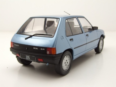 Peugeot 205 1984 hellblau Modellauto 1:18 MCG