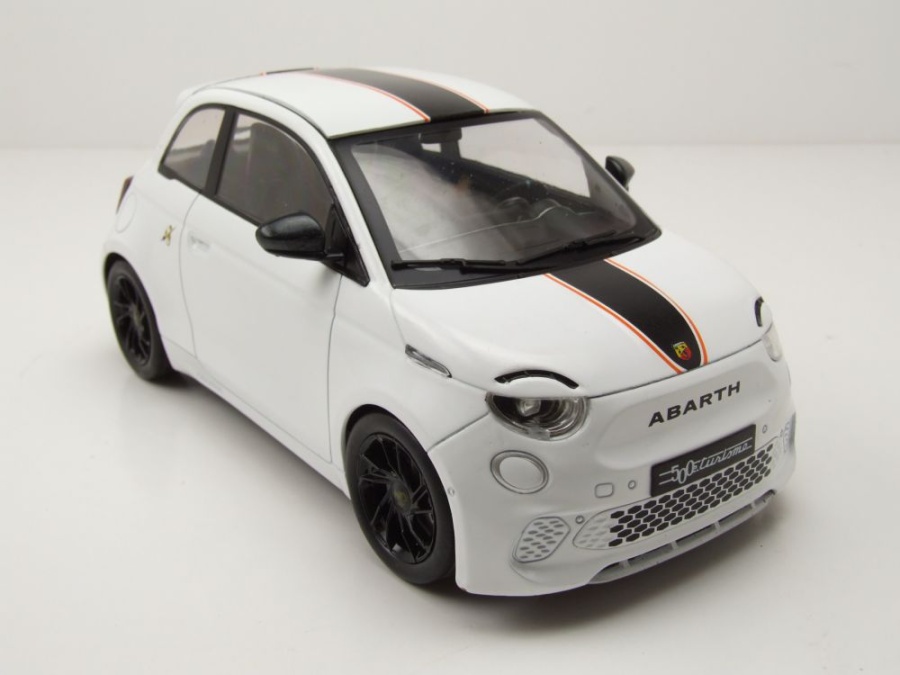 MCG /イクソ 1/18 アバルト 500e 2024 (ホワイト) Fiat 500e Abarth White 2024 | Modelsnavigator.com