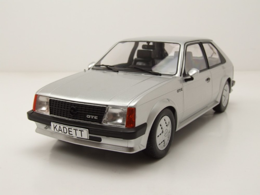 Opel Kadett D GTE 1983 silber Modellauto 1:18 MCG
