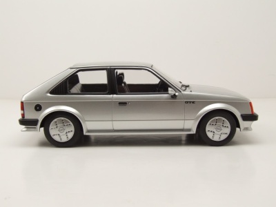Opel Kadett D GTE 1983 silber Modellauto 1:18 MCG