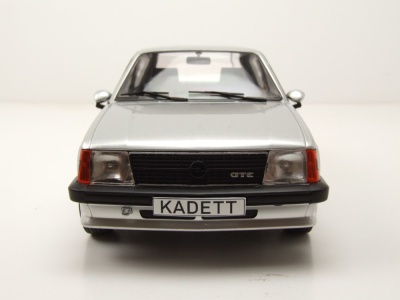 Opel Kadett D GTE 1983 silber Modellauto 1:18 MCG
