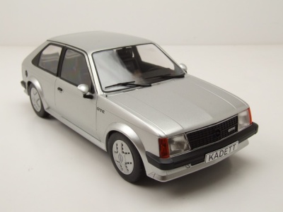 Opel Kadett D GTE 1983 silber Modellauto 1:18 MCG