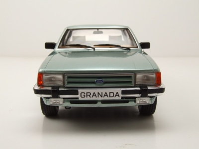 Ford Granada MK II 2.8 Ghia 1982 hellgrün metallic Modellauto 1:18 MCG