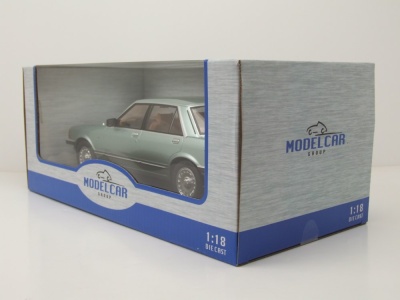 Ford Granada MK II 2.8 Ghia 1982 hellgrün metallic Modellauto 1:18 MCG