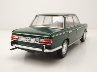 BMW 2000 Typ 121 1966 dunkelgrün Modellauto 1:18 MCG