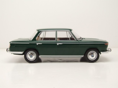 BMW 2000 Typ 121 1966 dunkelgrün Modellauto 1:18 MCG