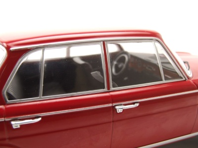 BMW 2000 Typ 121 1966 dunkelrot Modellauto 1:18 MCG