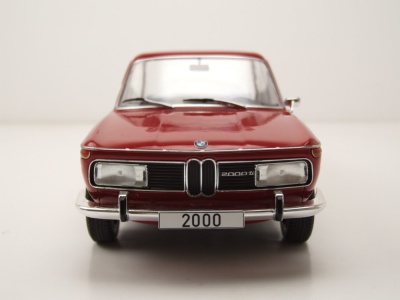 BMW 2000 Typ 121 1966 dunkelrot Modellauto 1:18 MCG