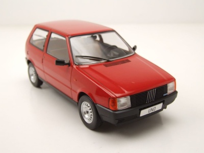 Fiat Uno 1983 rot Modellauto 1:24 Whitebox