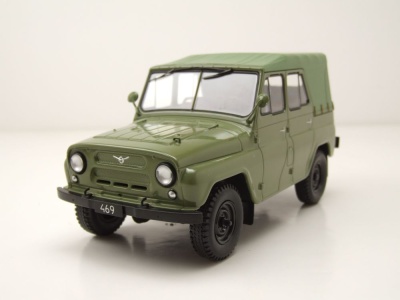 UAZ 469 1975 grün Modellauto 1:24 Whitebox