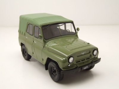 UAZ 469 1975 grün Modellauto 1:24 Whitebox