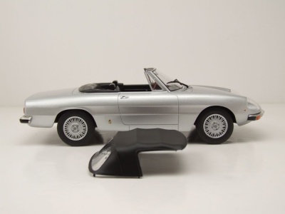 Alfa Romeo 2000 Spider 1973 silbergrau metallic Modellauto 1:18 Norev