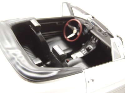 Alfa Romeo 2000 Spider 1973 silbergrau metallic Modellauto 1:18 Norev
