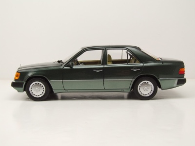 Mercedes 230 E W124 1990 dunkelgrün metallic Modellauto 1:18 Norev