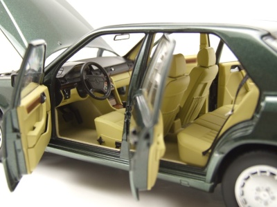 Mercedes 230 E W124 1990 dunkelgrün metallic Modellauto 1:18 Norev