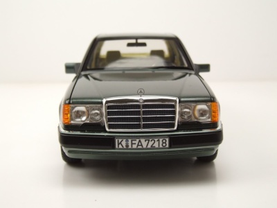 Mercedes 230 E W124 1990 dunkelgrün metallic Modellauto 1:18 Norev