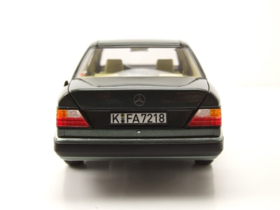 Mercedes 230 E W124 1990 dunkelgrün metallic Modellauto 1:18 Norev