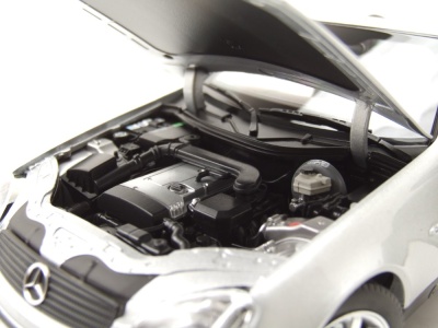 Mercedes SLK 1996 silber Modellauto 1:18 Norev