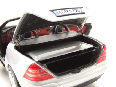 Mercedes SLK 1996 silber Modellauto 1:18 Norev