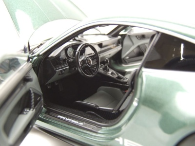 Porsche 911 S/T 2023 dunkelgrün metallic Modellauto 1:18 Norev
