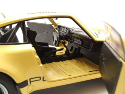 Porsche 911 #1 IROC 1974 gelb Fittipaldi Modellauto 1:18 Solido