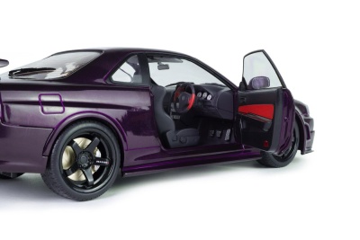 Nissan Skyline R34 GT-R Z Tune 1999 lila Modellauto 1:18 Solido