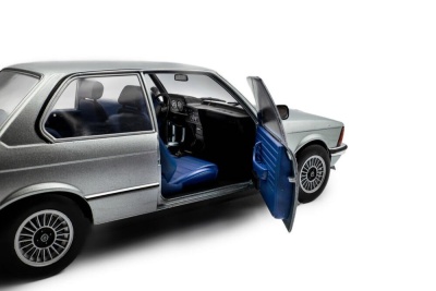 BMW 323I E21 1980 hellblau metallic Modellauto 1:18 Solido