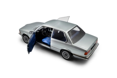 BMW 323I E21 1980 hellblau metallic Modellauto 1:18 Solido