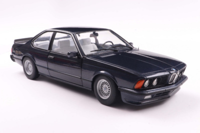 BMW 635 CSI E24 1984 dunkelblau Modellauto 1:18 Solido