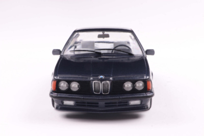 BMW 635 CSI E24 1984 dunkelblau Modellauto 1:18 Solido