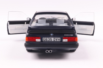BMW 635 CSI E24 1984 dunkelblau Modellauto 1:18 Solido