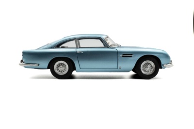 Aston Martin DB5 RHD 1964 hellblau metallic Modellauto 1:18 Solido
