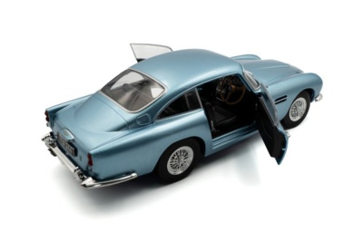 Aston Martin DB5 RHD 1964 hellblau metallic Modellauto 1:18 Solido