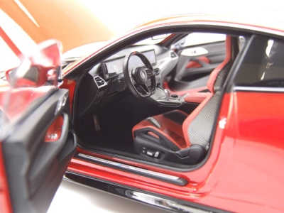 BMW M4 2024 rot metallic Modellauto 1:18 Minichamps