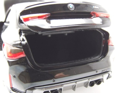 BMW M4 2024 schwarz metallic Modellauto 1:18 Minichamps