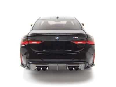 BMW M4 2024 schwarz metallic Modellauto 1:18 Minichamps