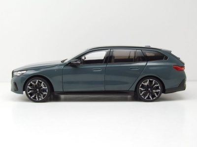 BMW i5 M60 Touring Kombi 2024 grün metallic Modellauto 1:18 Minichamps