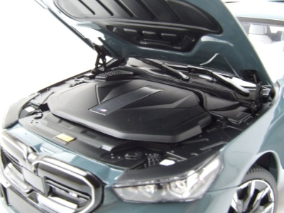 BMW i5 M60 Touring Kombi 2024 grün metallic Modellauto 1:18 Minichamps