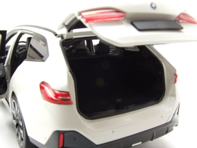 BMW i5 M60 Touring Kombi 2024 weiß metallic Modellauto 1:18 Minichamps