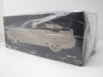 BMW i7 M70 (G70) 2024 grau metallic Modellauto 1:18 Minichamps