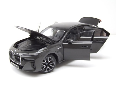 BMW i7 M70 (G70) 2024 grau metallic Modellauto 1:18 Minichamps