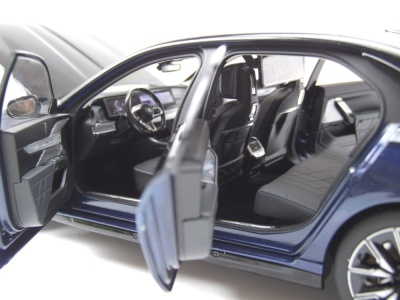 BMW i7 M70 (G70) 2024 blau schwarz metallic Modellauto 1:18 Minichamps