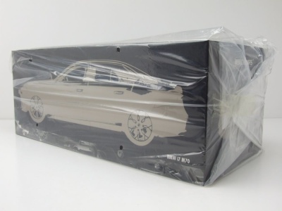 BMW i7 M70 (G70) 2024 weiß metallic Modellauto 1:18 Minichamps