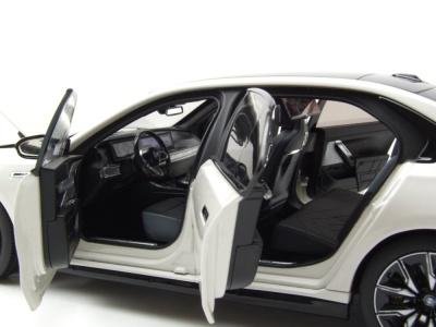 BMW i7 M70 (G70) 2024 weiß metallic Modellauto 1:18 Minichamps