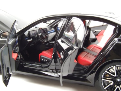 BMW M5 2024 schwarz metallic Modellauto 1:18 Minichamps