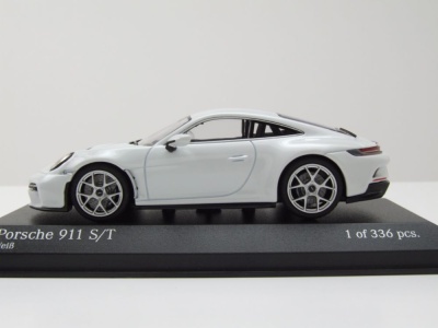 Porsche 911 (992) S/T 2024 weiß Modellauto 1:43 Minichamps