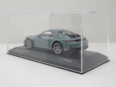 Porsche 911 (992) S/T 2023 Shadegreen metallic Modellauto 1:43 Minichamps