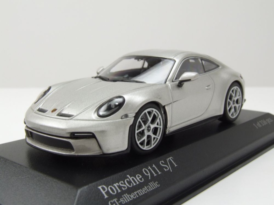 Porsche 911 (992) S/T 2024 silber Modellauto 1:43 Minichamps