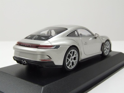 Porsche 911 (992) S/T 2024 silber Modellauto 1:43 Minichamps